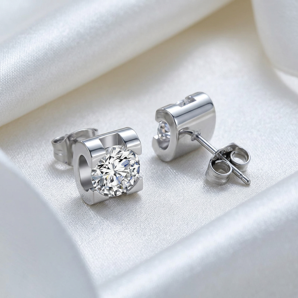 Céline silverfärgade studs med cubic zirconia på pärlvitt siden